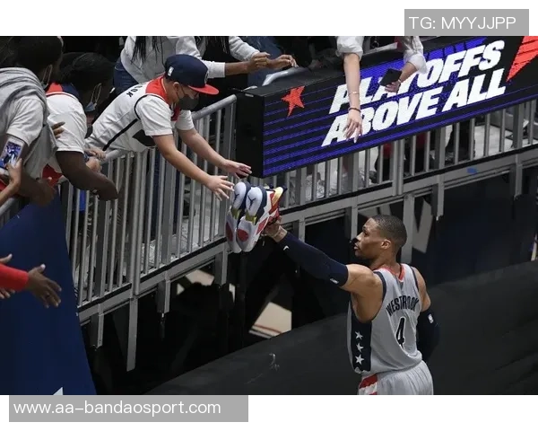 拉波尔塔宣布诺坎普第三层看台下赛季初将可容纳27000名球迷